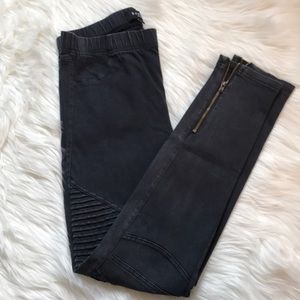 Black motto leggings